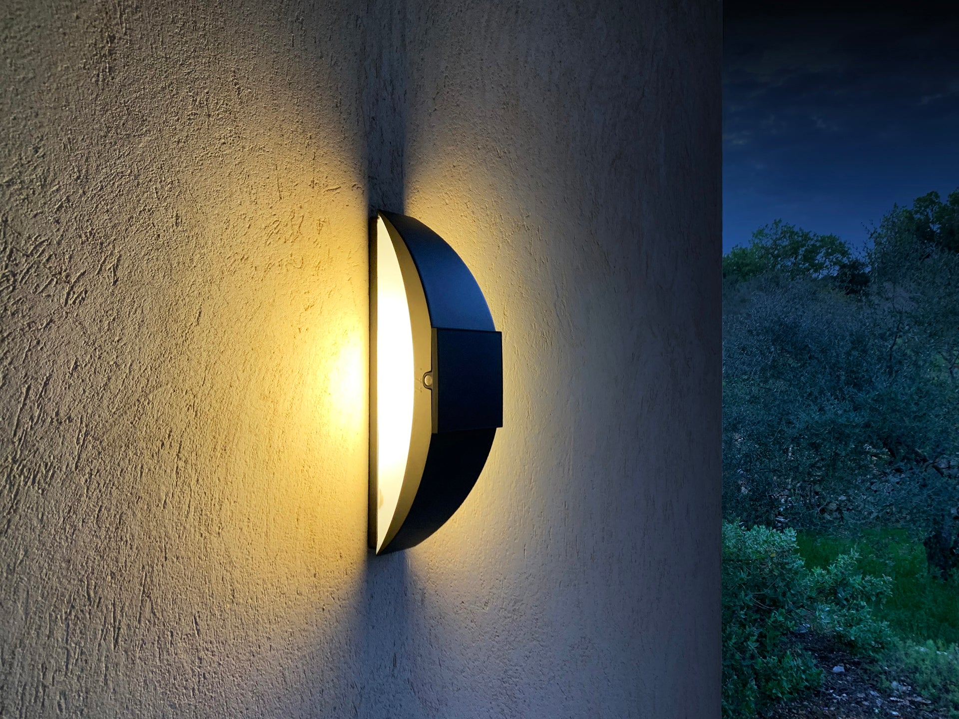 Solar wall light test