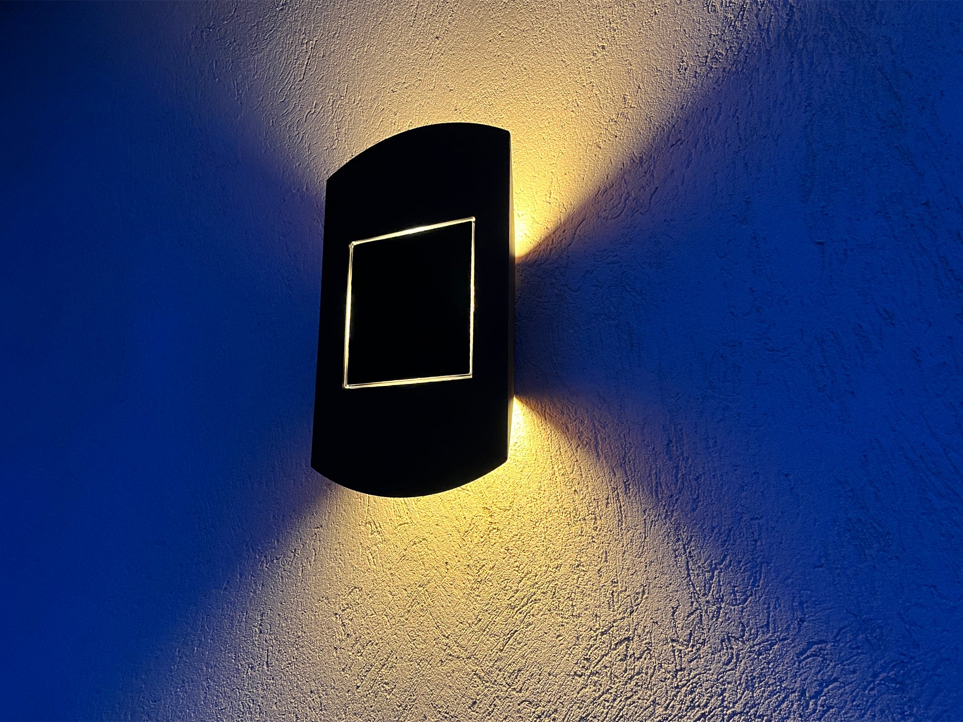 Solar wall light test