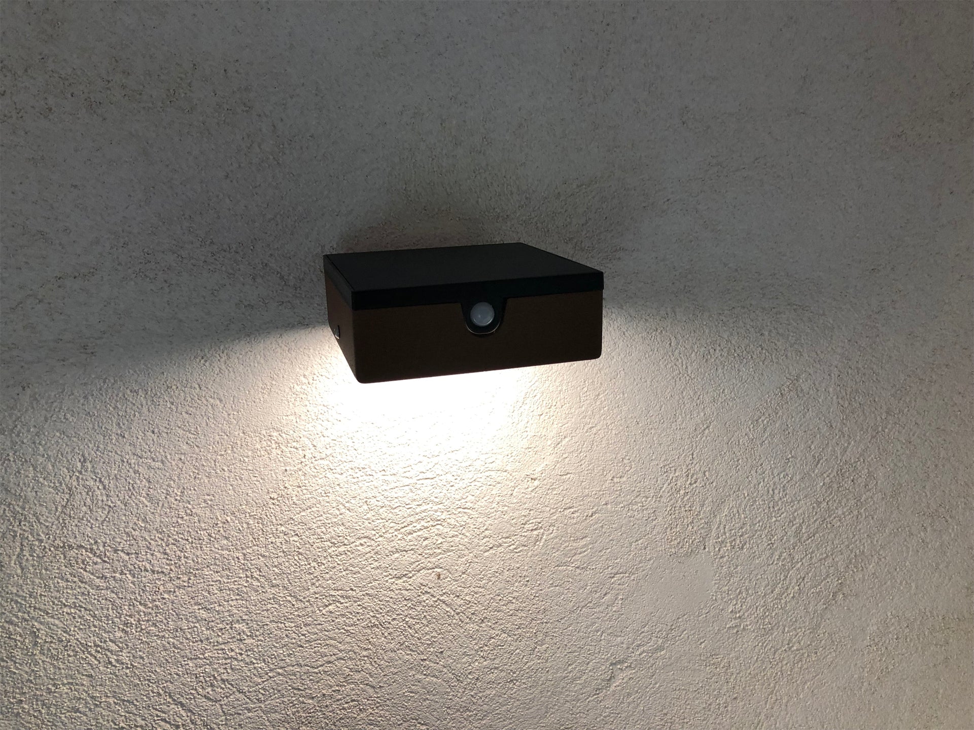 Solar wall light test