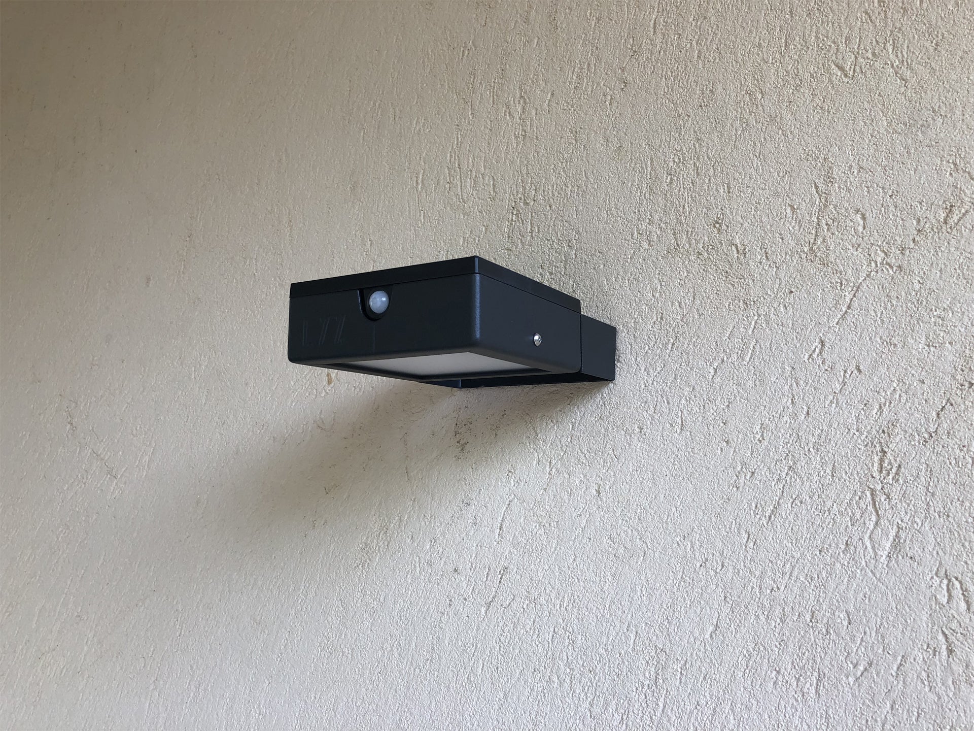 Solar wall light test