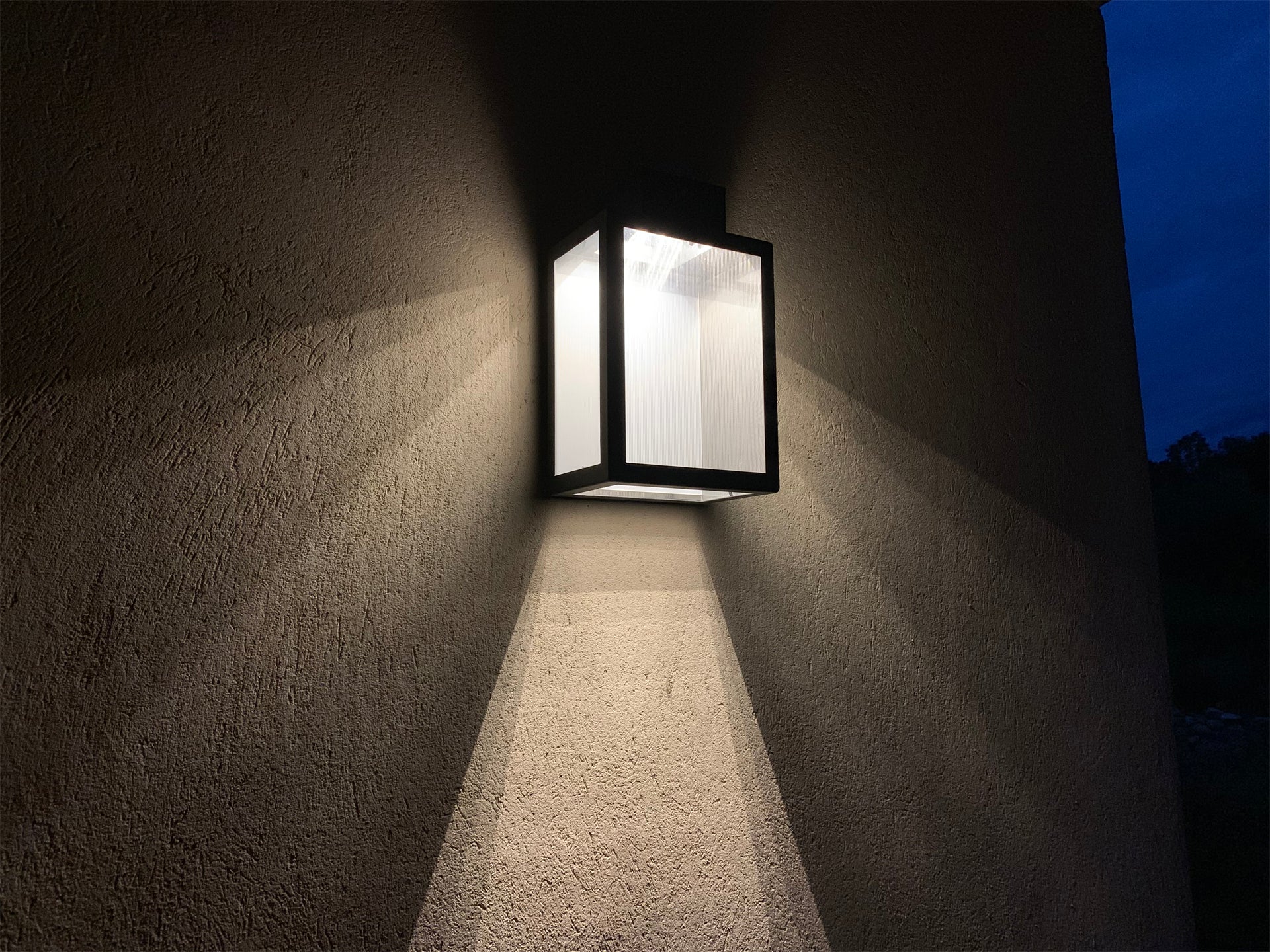 Solar wall light test