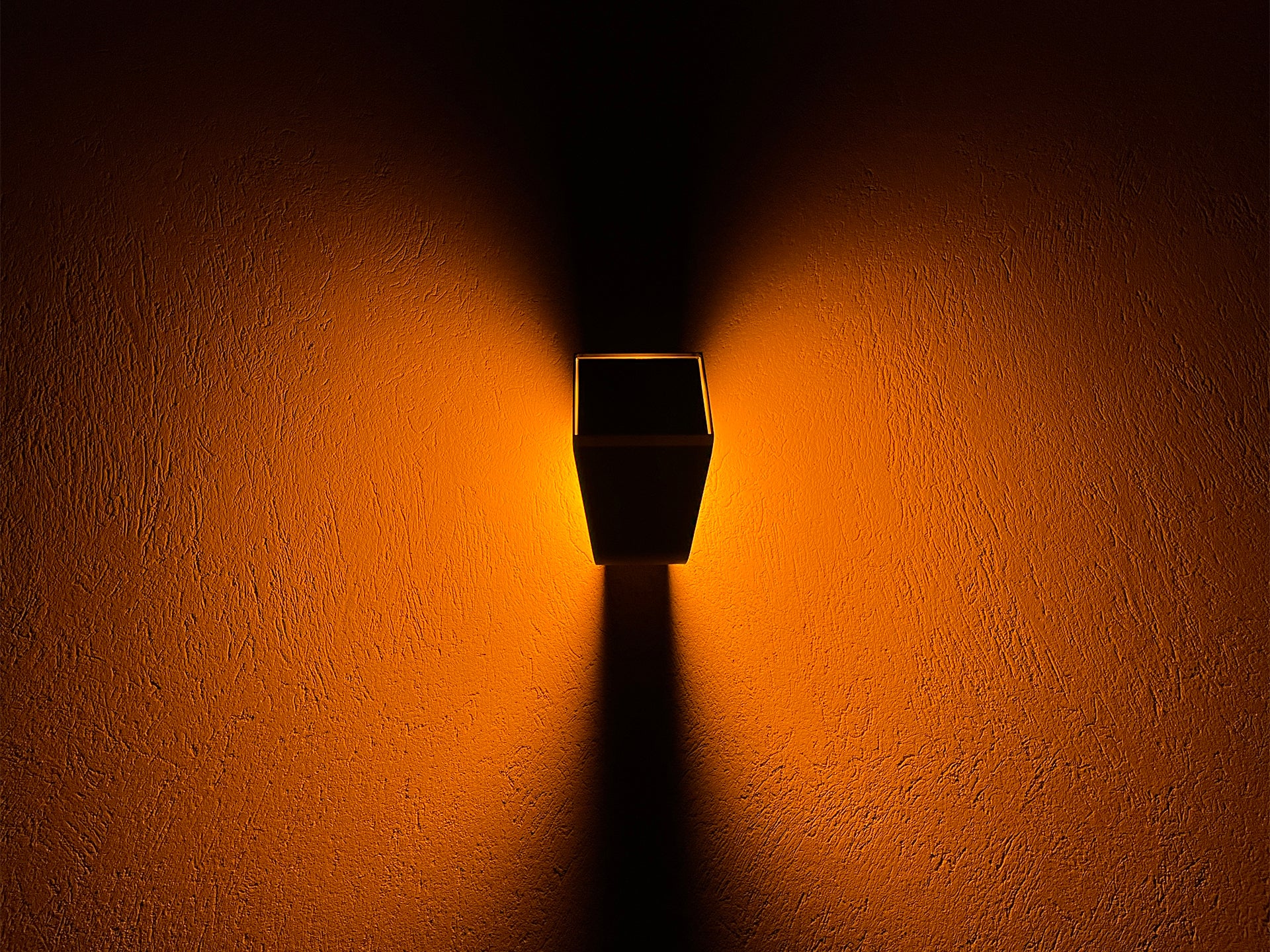 Solar wall light test