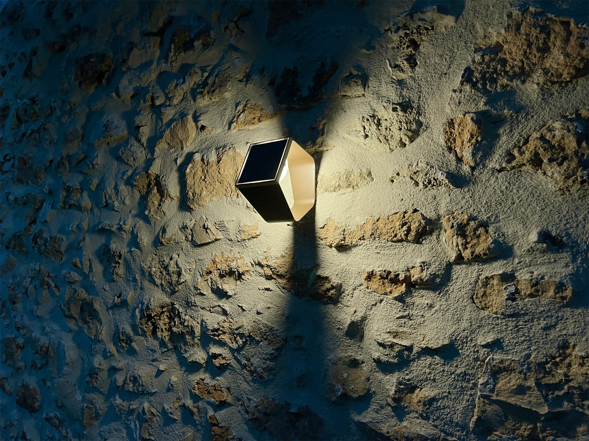 Solar wall light test