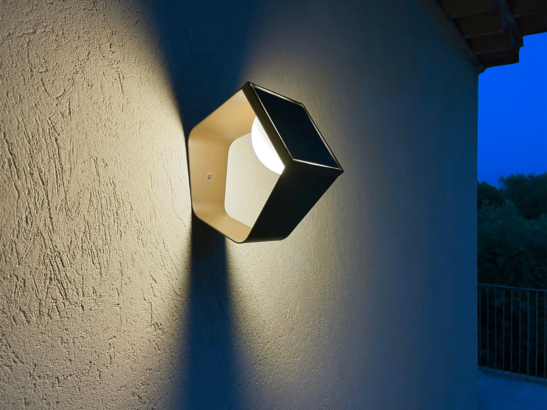 Solar wall light test