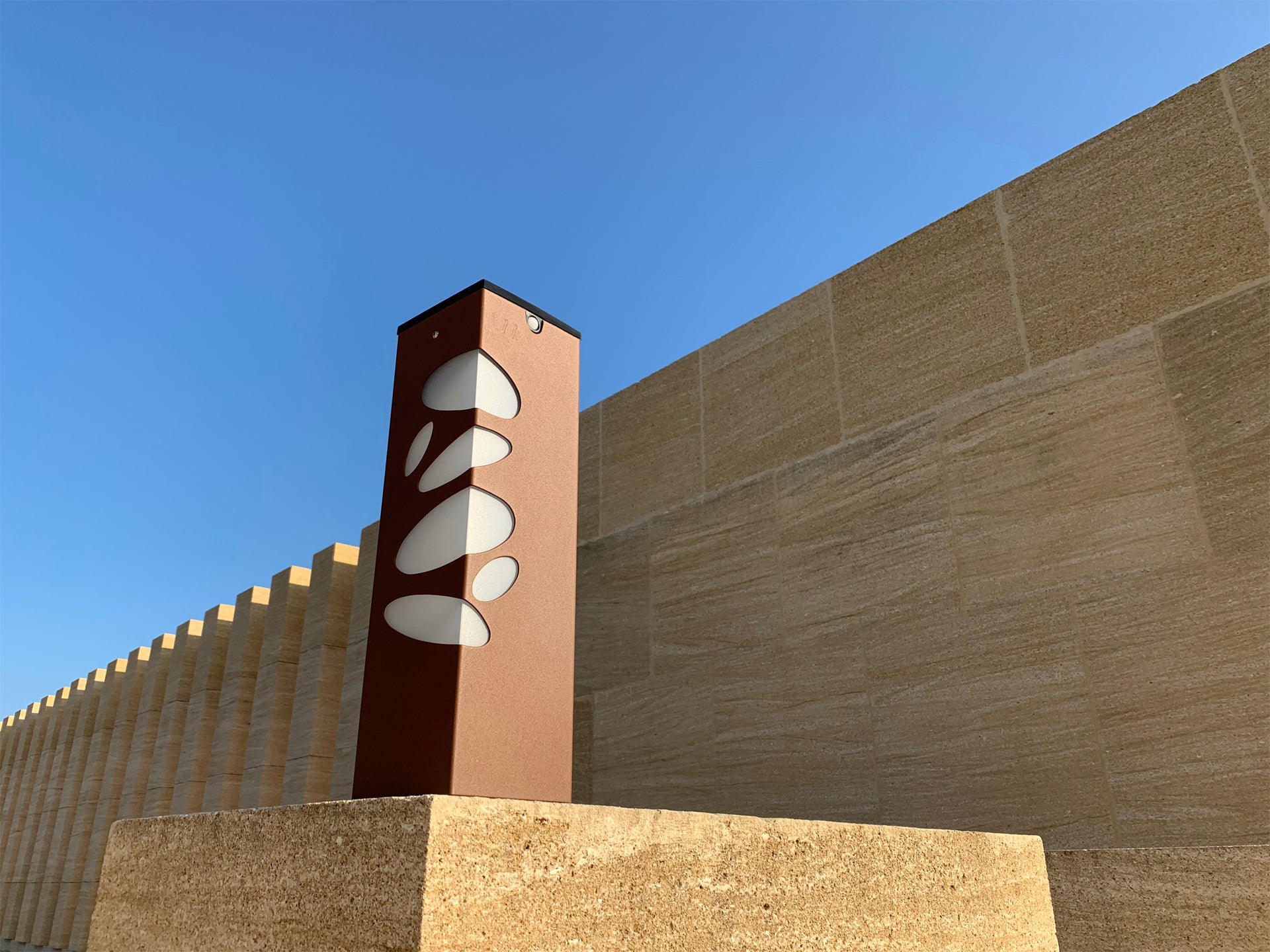 Solar wall light test