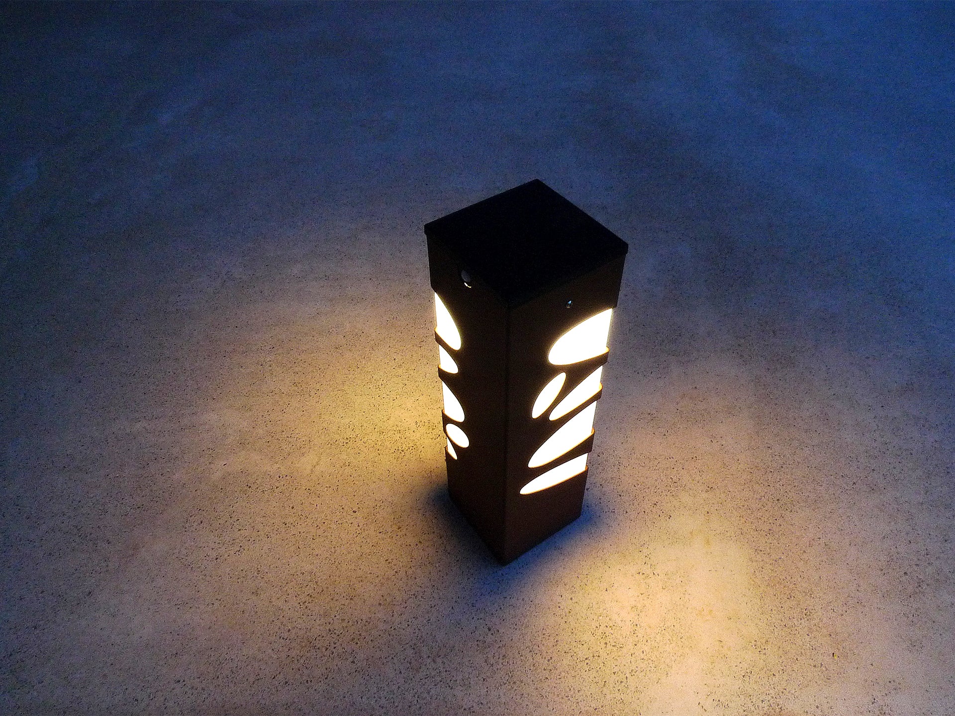 Solar wall light test