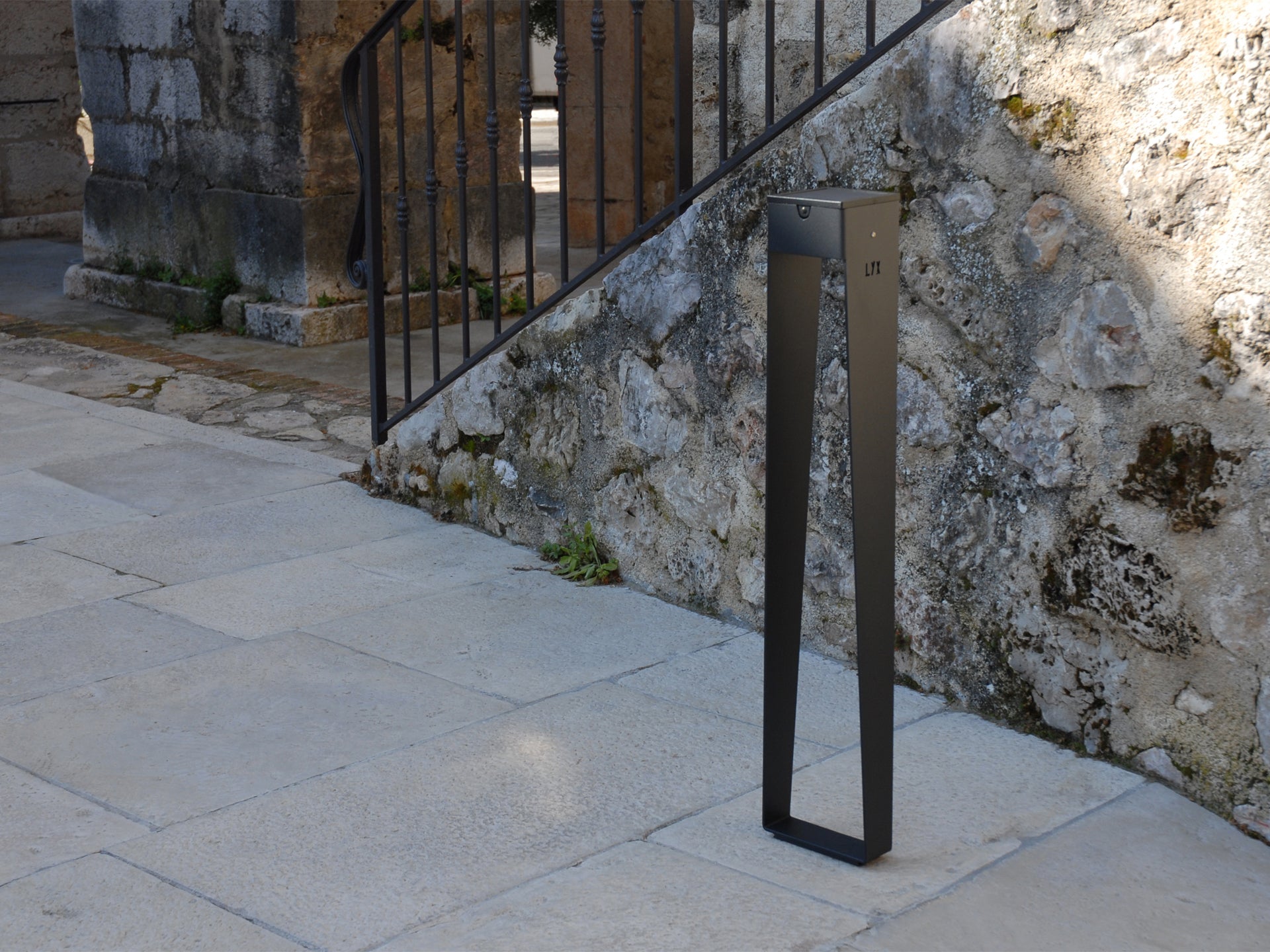 Solar wall light test