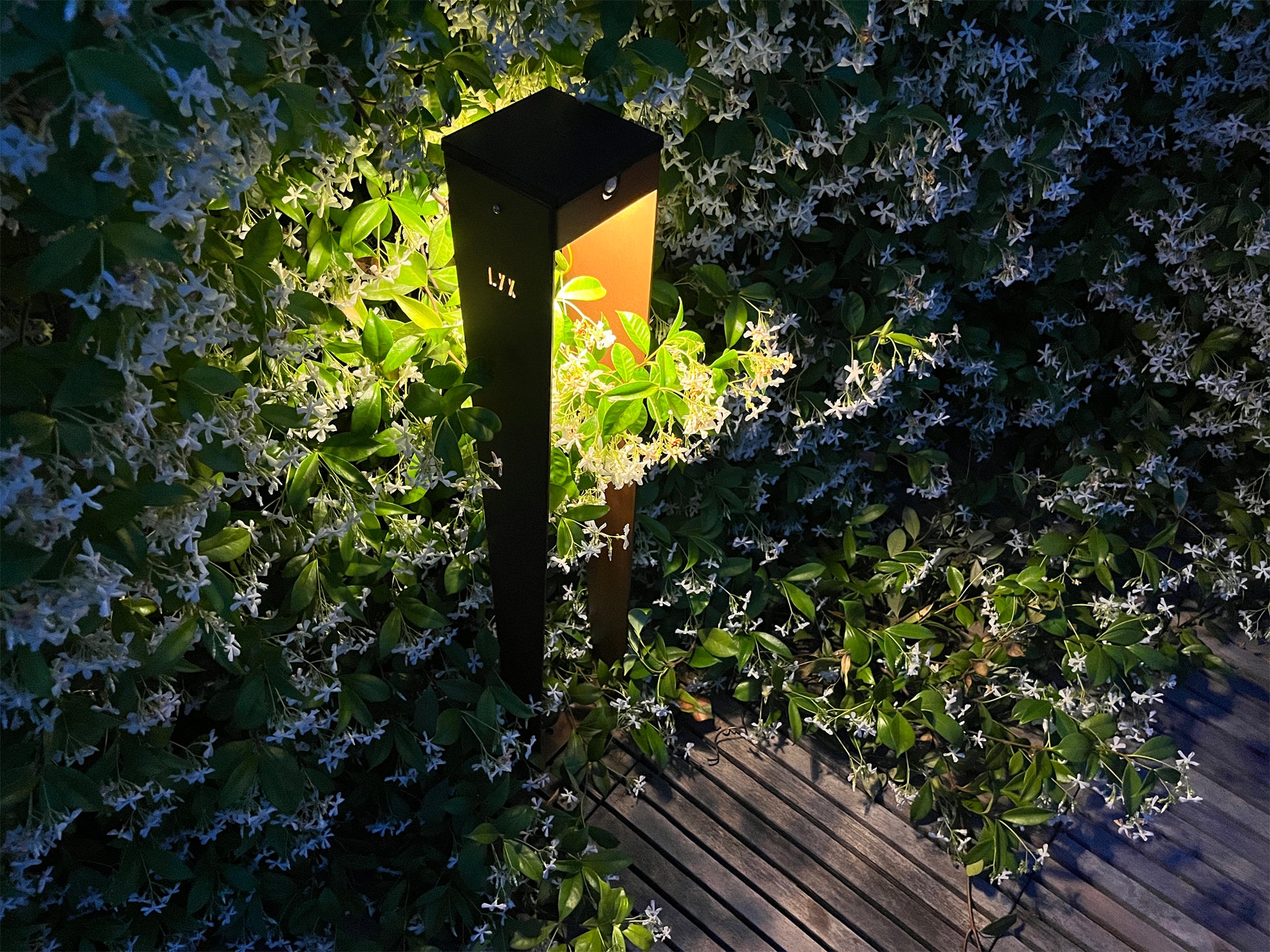 Solar wall light test