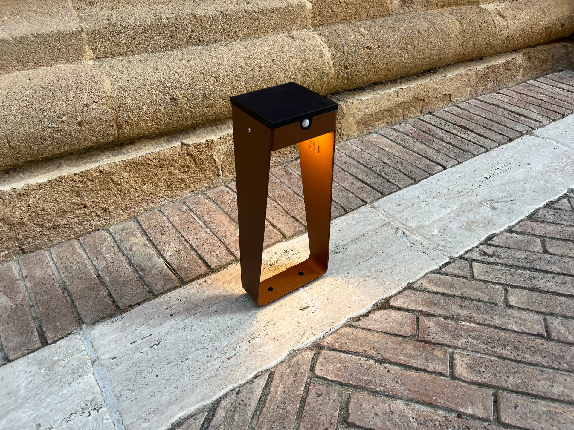 Solar wall light test