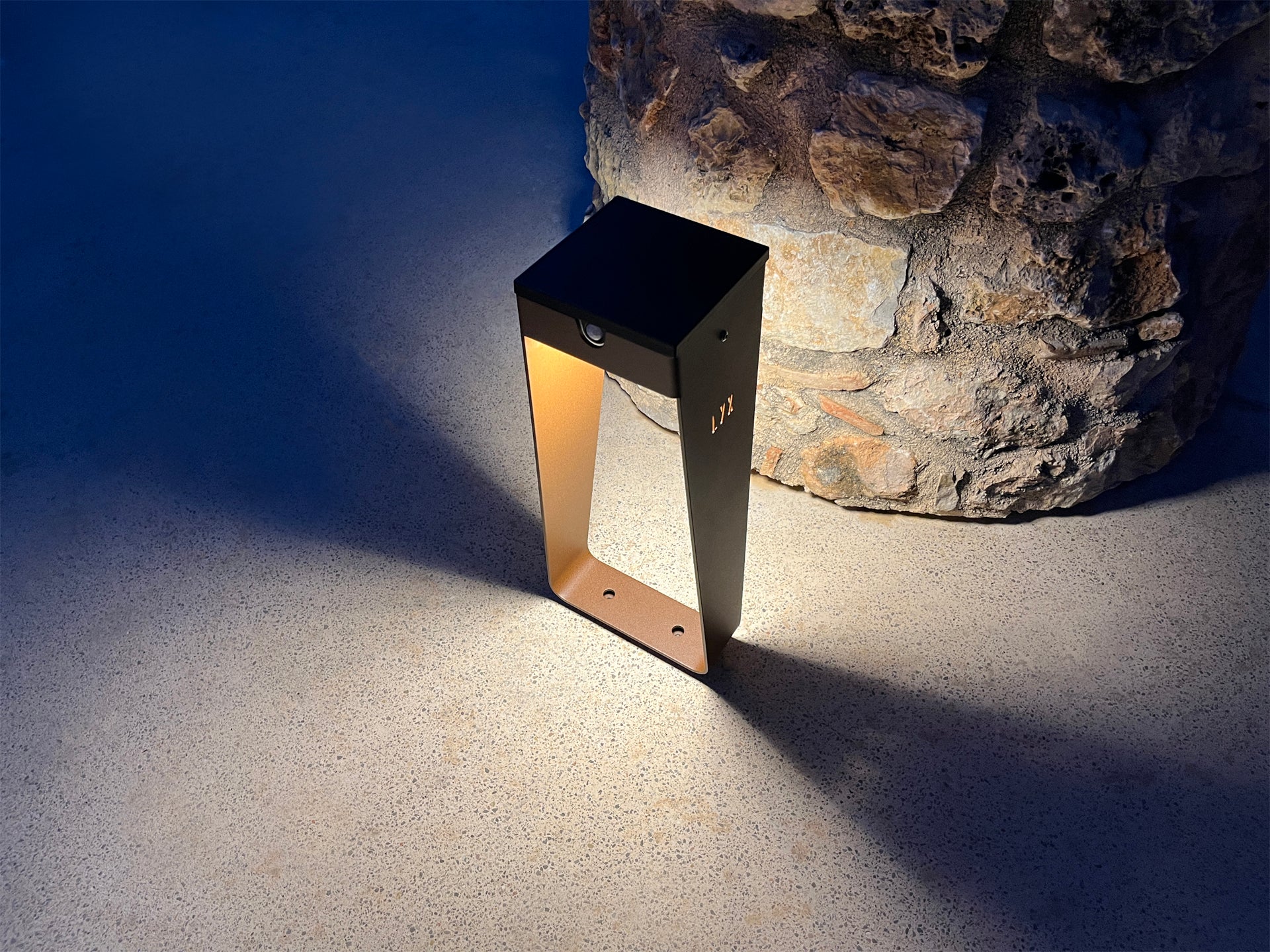 Solar wall light test