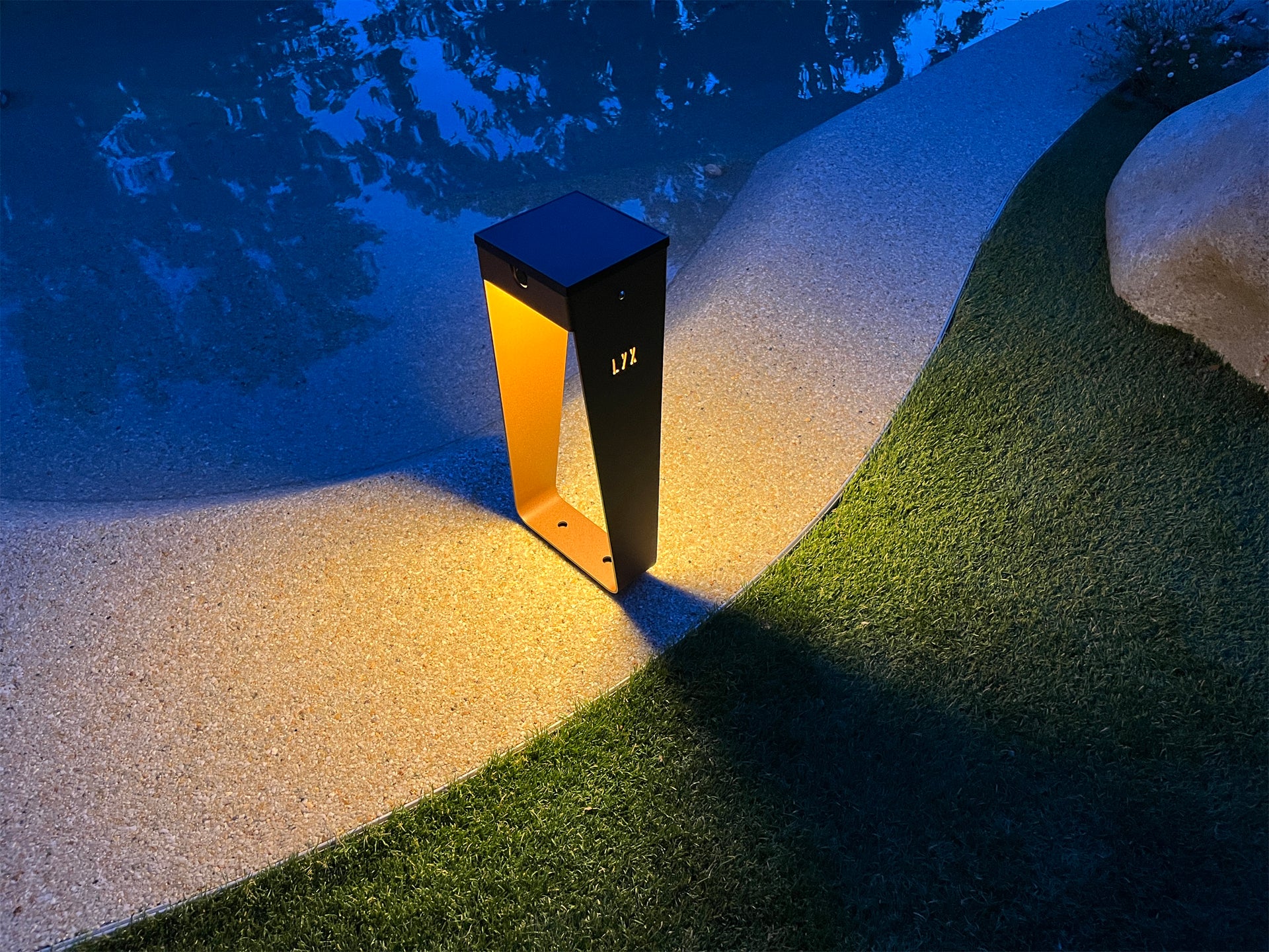 Solar wall light test