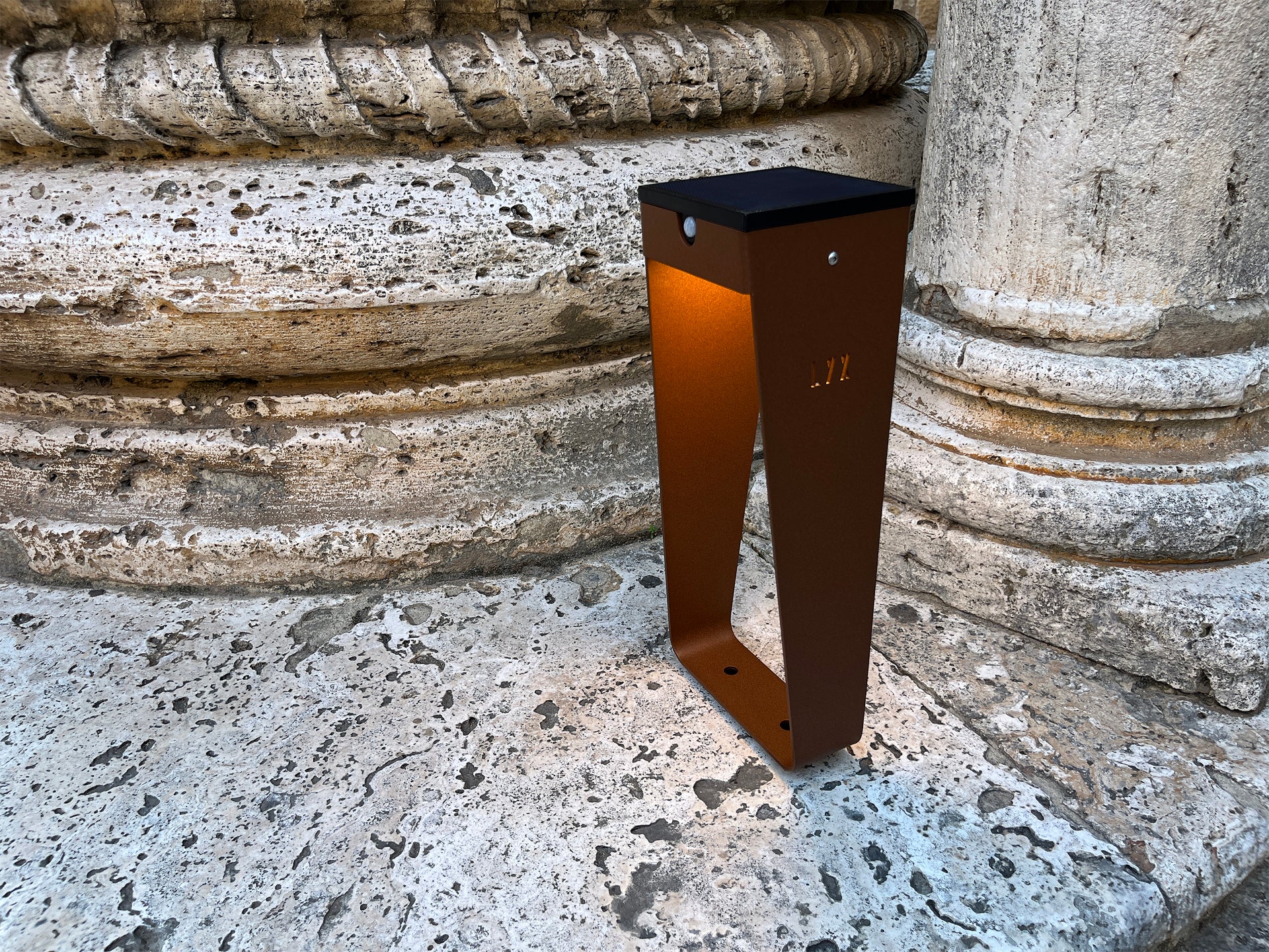 Solar wall light test