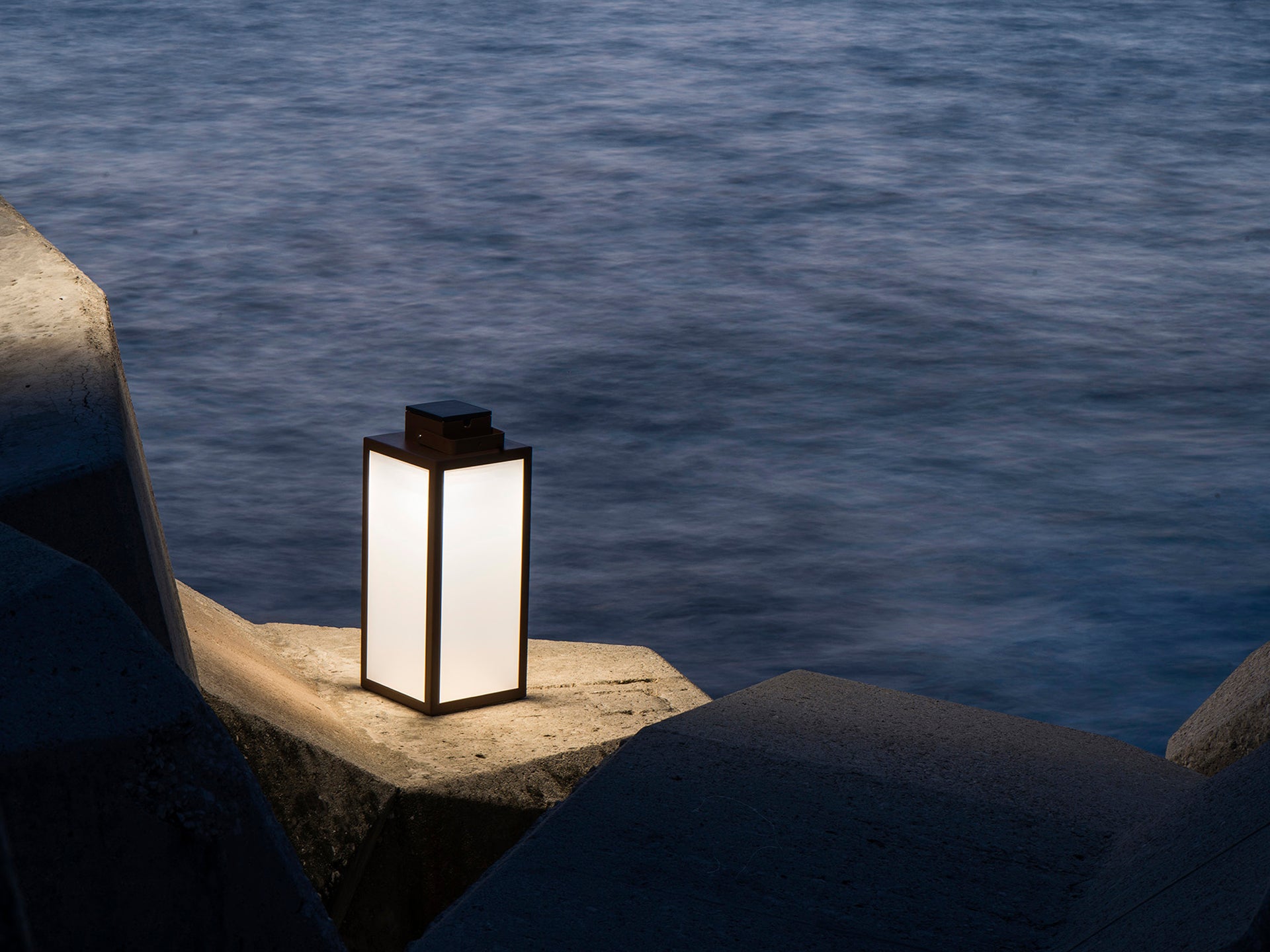 Solar wall light test