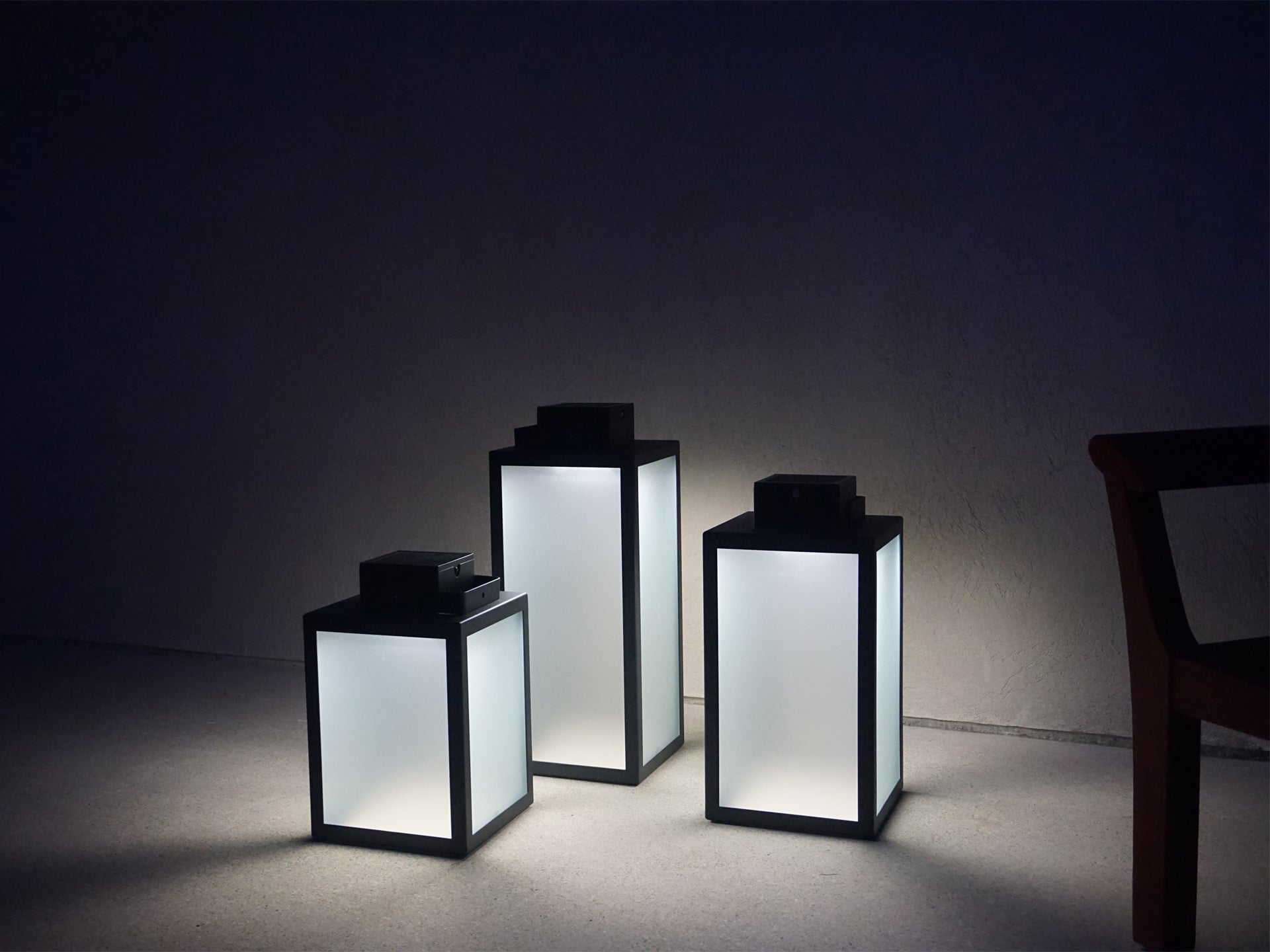 Solar wall light test