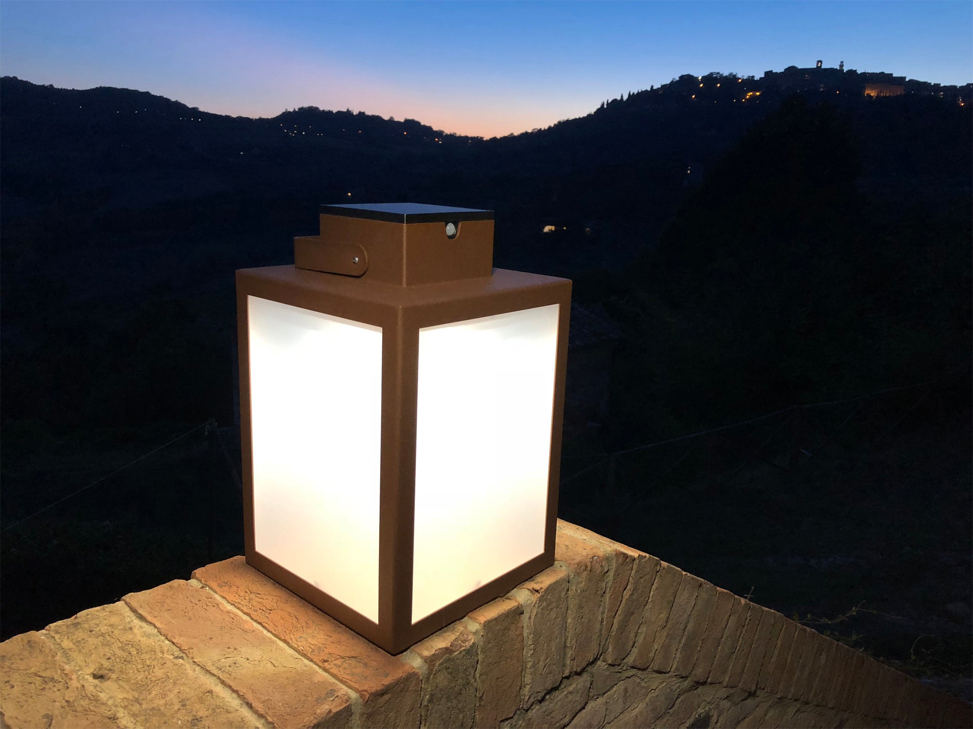Solar wall light test