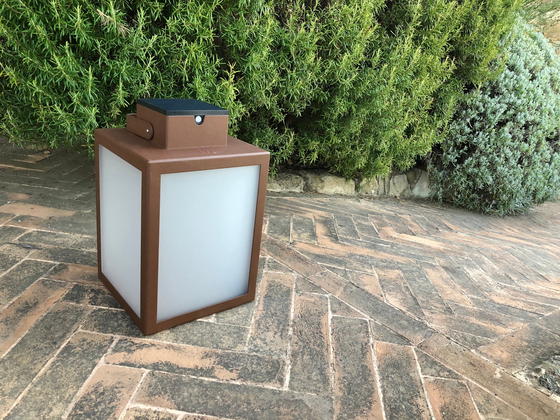 Solar wall light test