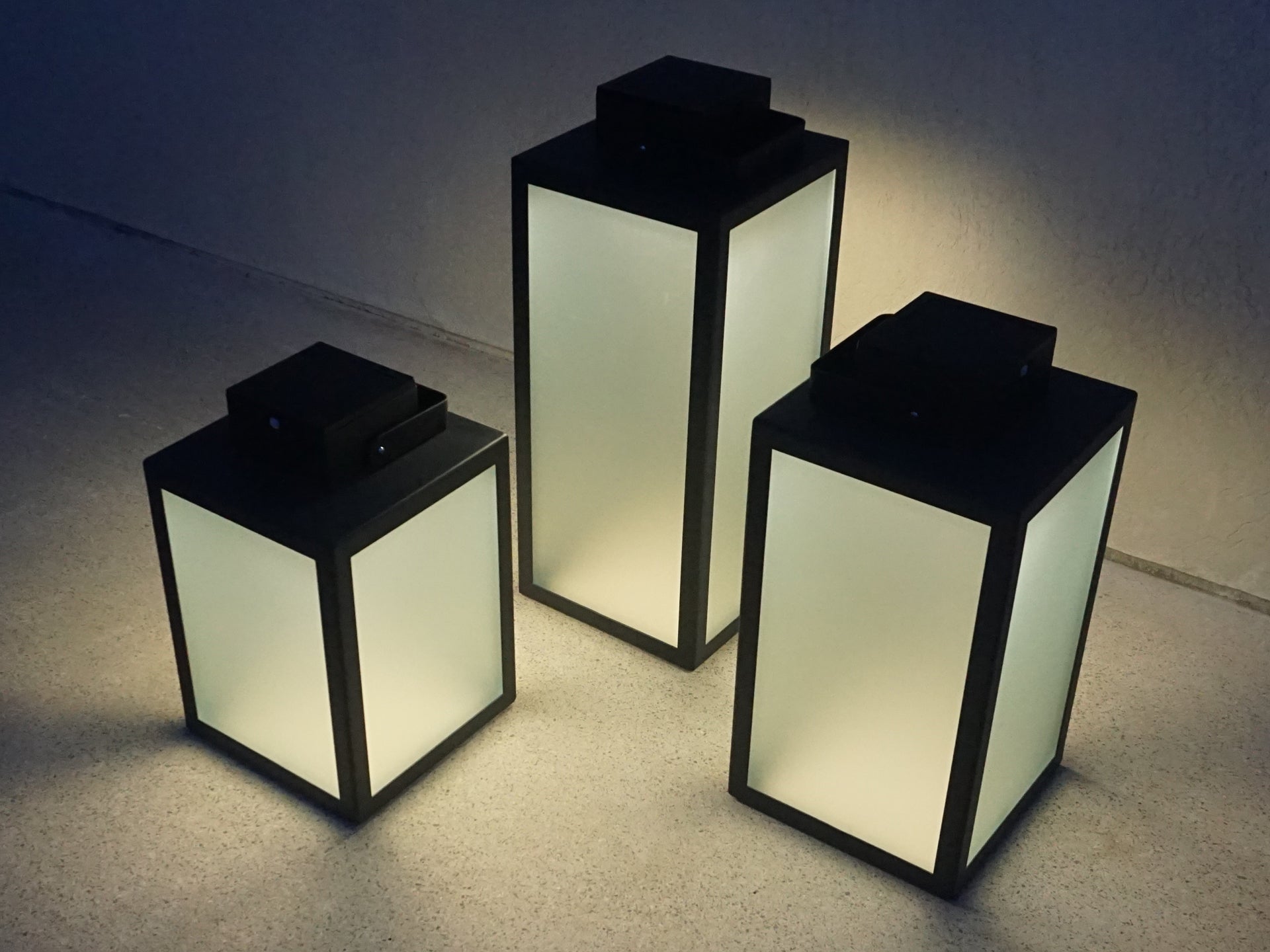 Solar wall light test