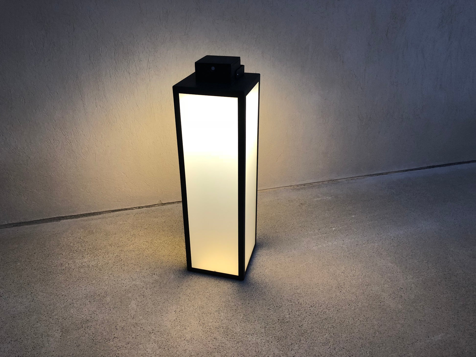 Solar wall light test