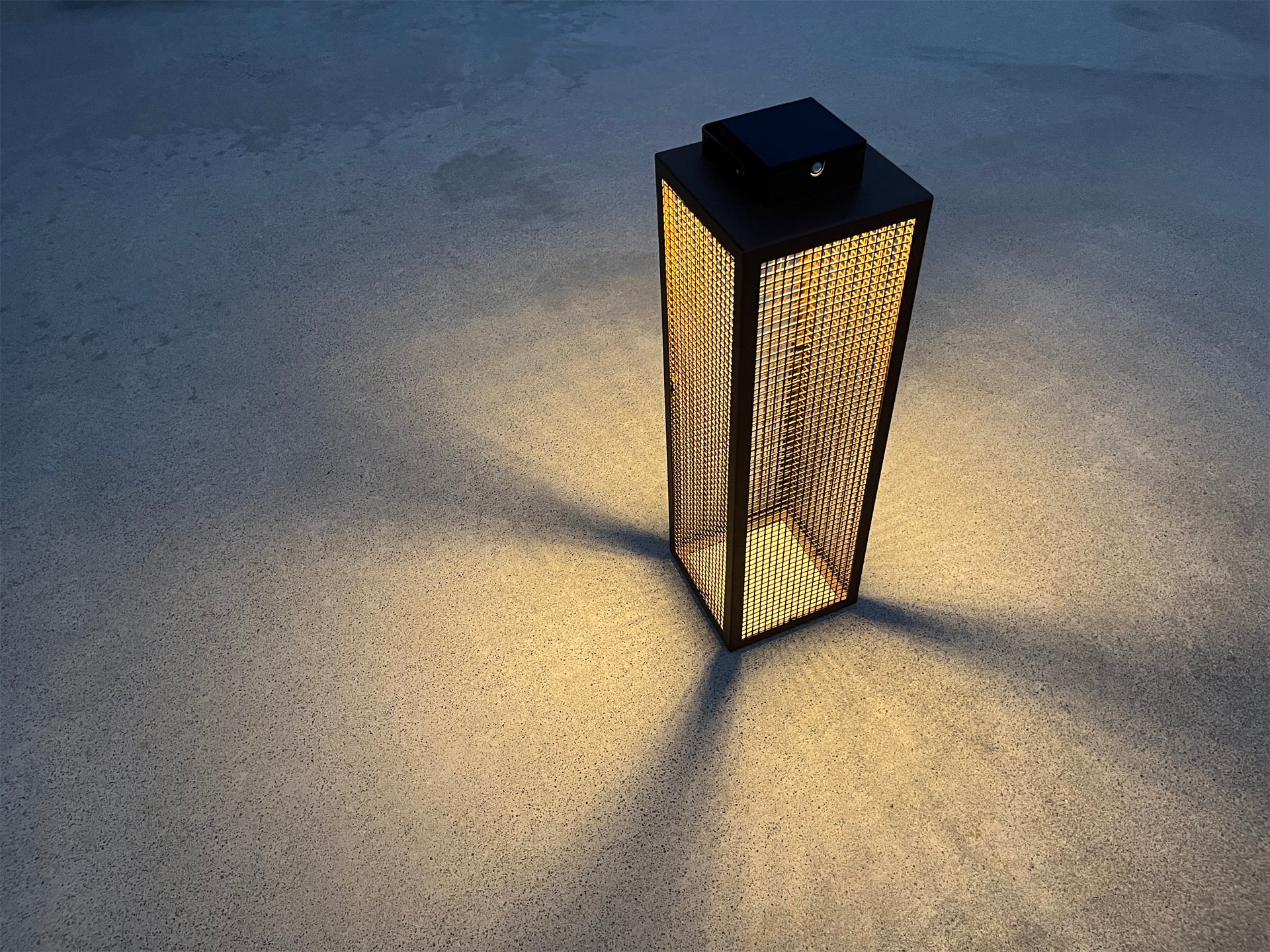 Solar wall light test