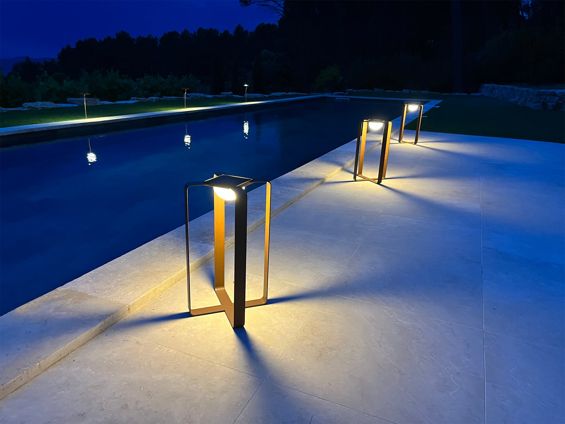 Solar wall light test