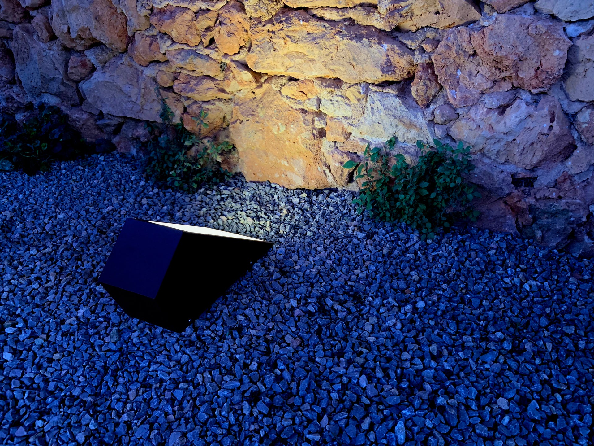 Solar wall light test