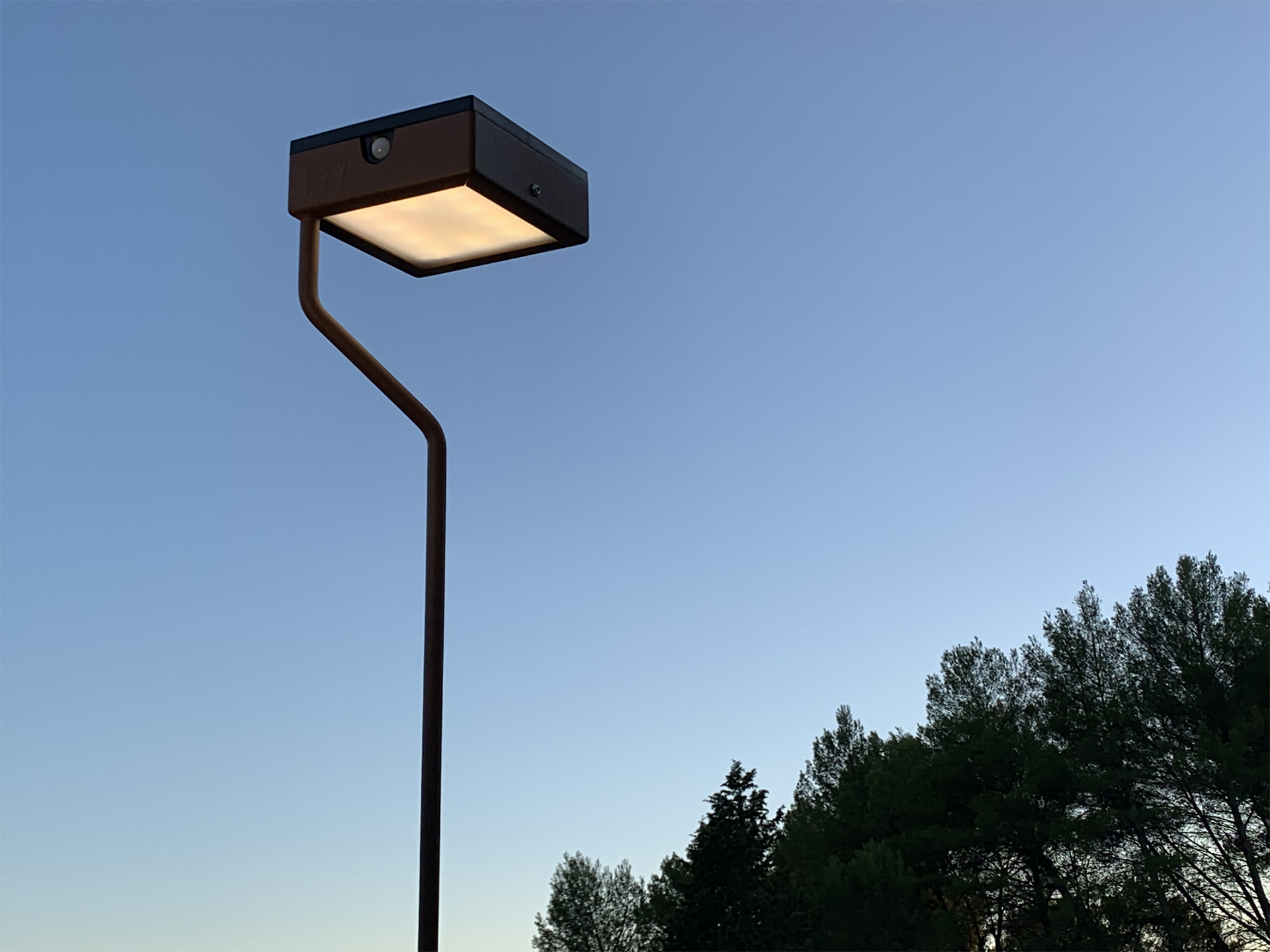 Lanterne solaire - Lampes d'extérieur solaires LYX Luminaires